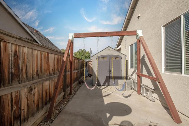 1853 Twinberry Avenue, Clovis, CA 93619