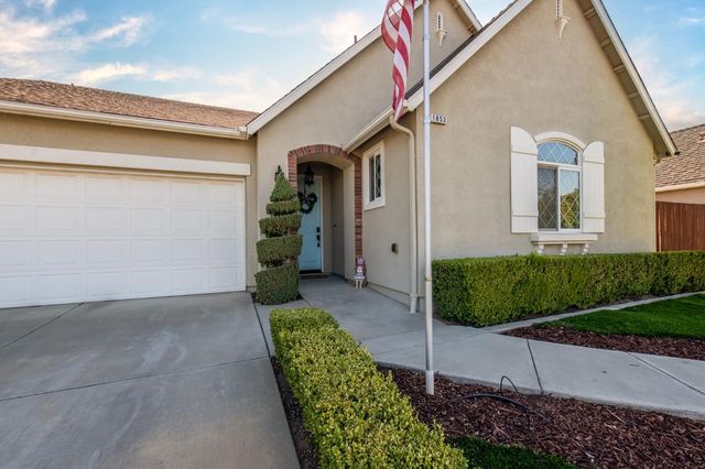 1853 Twinberry Avenue, Clovis, CA 93619