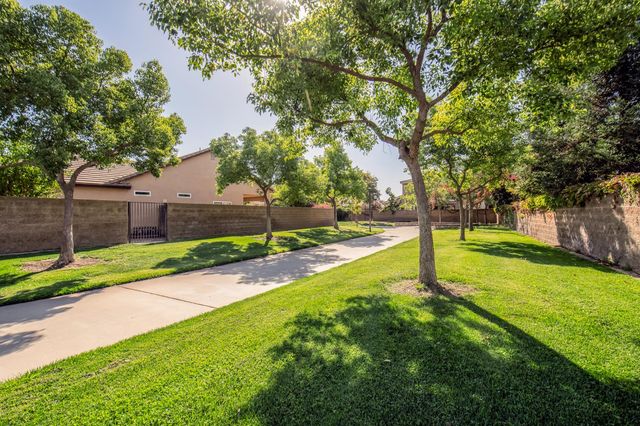 1853 Twinberry Avenue, Clovis, CA 93619
