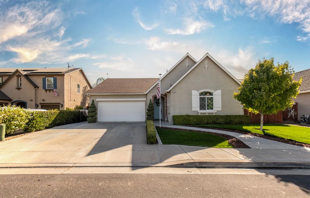 1853 Twinberry Avenue, Clovis, CA 93619