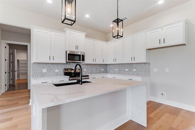 130 Draper LN, Bertram, TX 78605