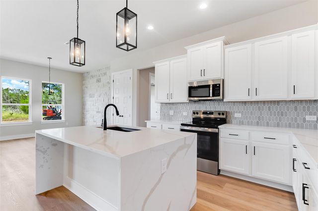 130 Draper LN, Bertram, TX 78605