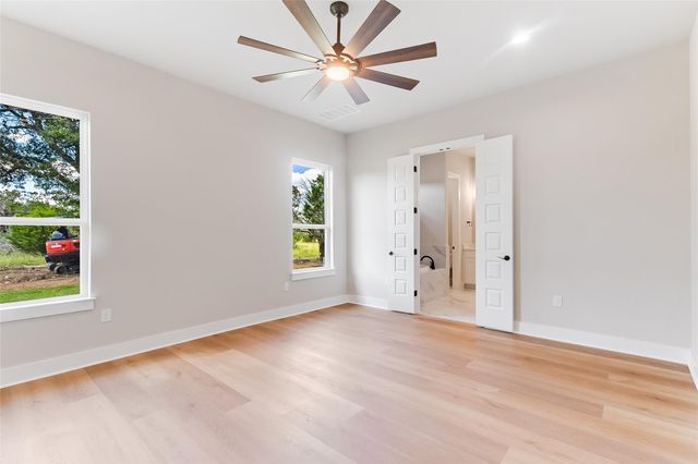 130 Draper LN, Bertram, TX 78605