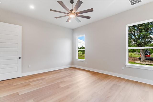 130 Draper LN, Bertram, TX 78605