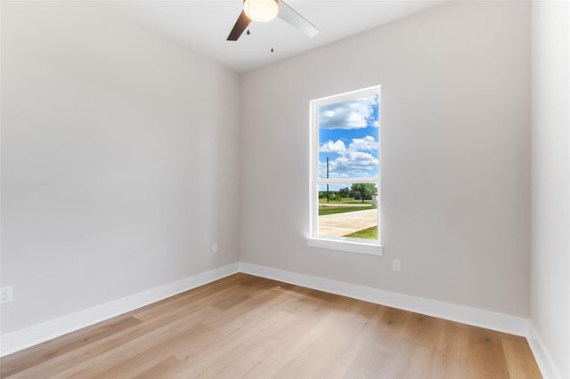 130 Draper LN, Bertram, TX 78605