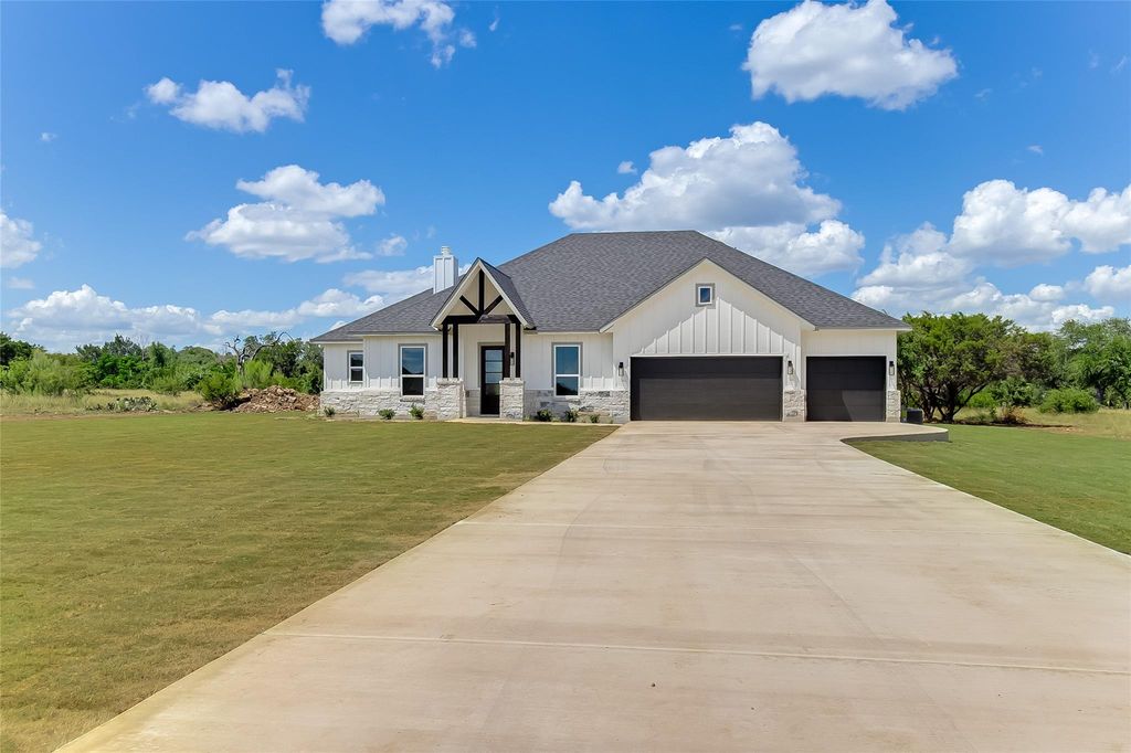 130 Draper LN, Bertram, TX 78605