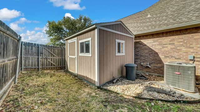 1106 Owl Drive, Decatur, TX 76234