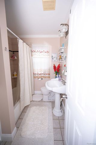 14995 University Street, Allen Park, MI 48101