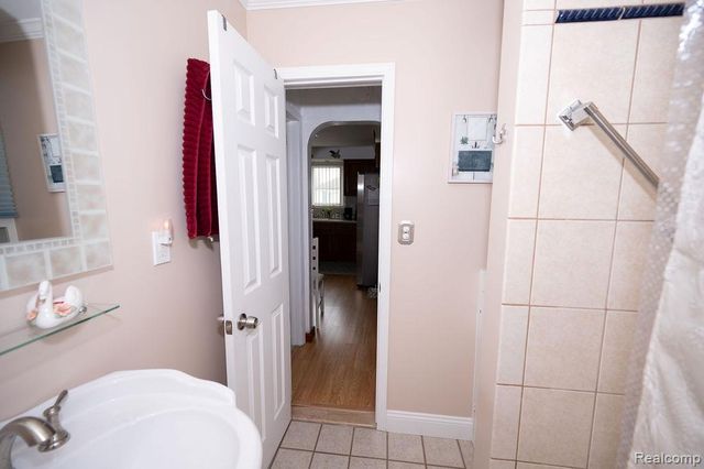 14995 University Street, Allen Park, MI 48101