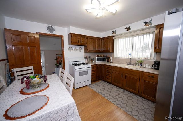 14995 University Street, Allen Park, MI 48101