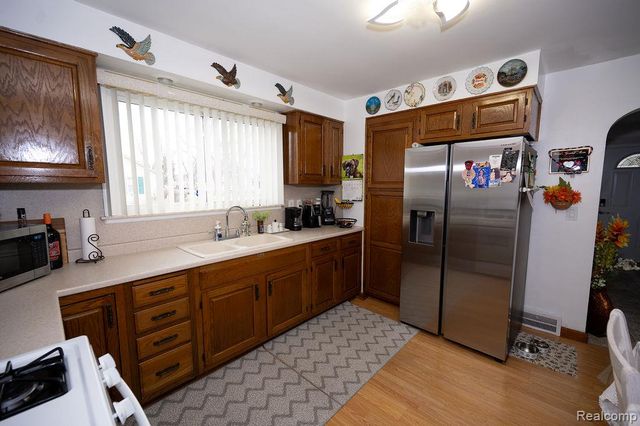 14995 University Street, Allen Park, MI 48101