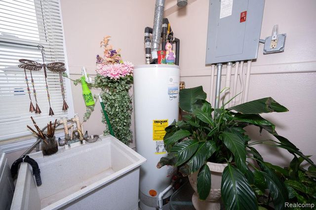 14995 University Street, Allen Park, MI 48101