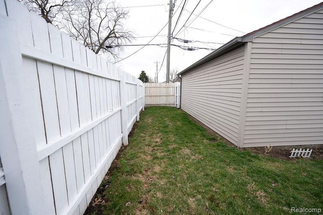 14995 University Street, Allen Park, MI 48101