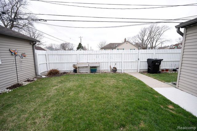 14995 University Street, Allen Park, MI 48101