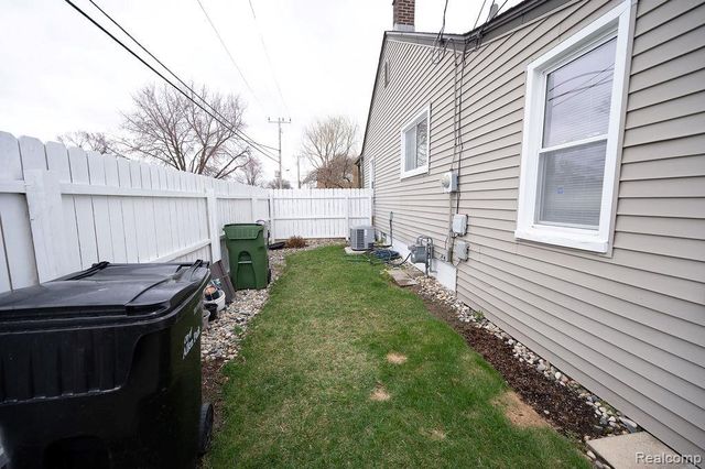 14995 University Street, Allen Park, MI 48101