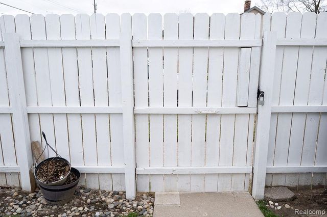 14995 University Street, Allen Park, MI 48101