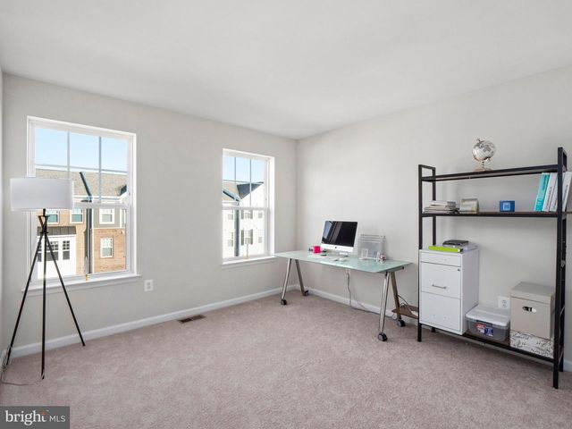 10507 JIM LOVELL LN, Lanham, MD 20706