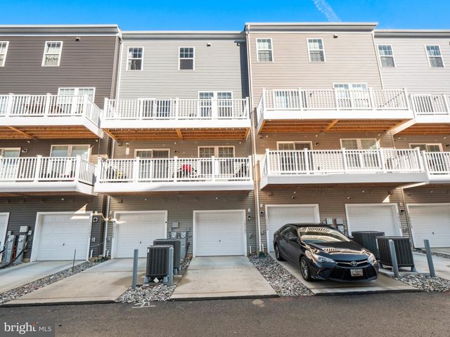 10507 JIM LOVELL LN, Lanham, MD 20706