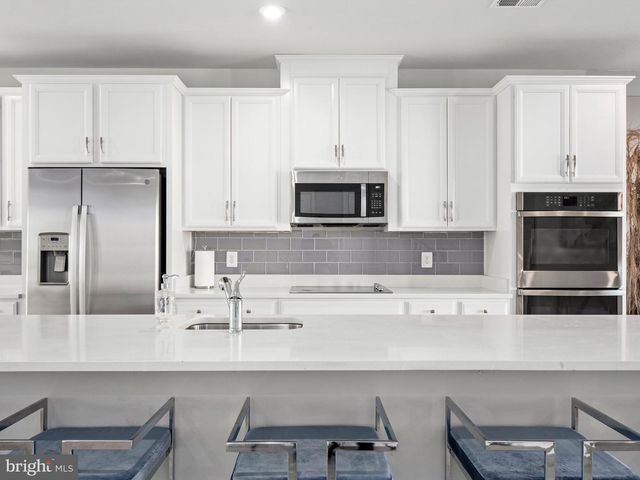 10507 JIM LOVELL LN, Lanham, MD 20706