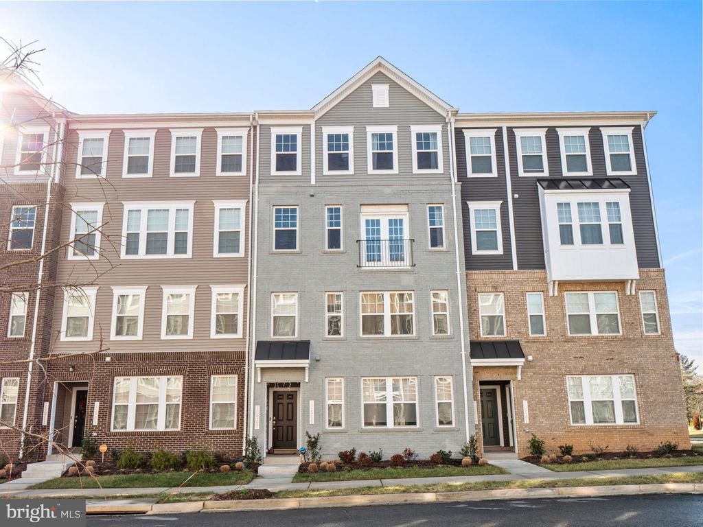 10507 JIM LOVELL LN, Lanham, MD 20706