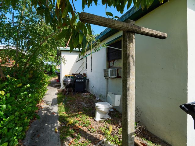 1114 7th Avenue N, Lake Worth Beach, FL 33460