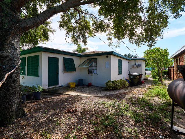 1114 7th Avenue N, Lake Worth Beach, FL 33460