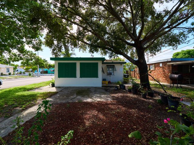 1114 7th Avenue N, Lake Worth Beach, FL 33460