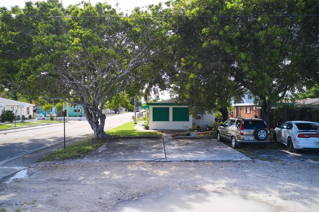 1114 7th Avenue N, Lake Worth Beach, FL 33460