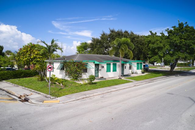 1114 7th Avenue N, Lake Worth Beach, FL 33460