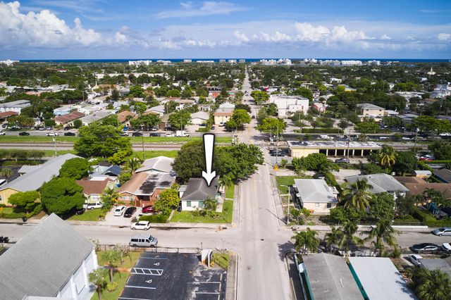 1114 7th Avenue N, Lake Worth Beach, FL 33460