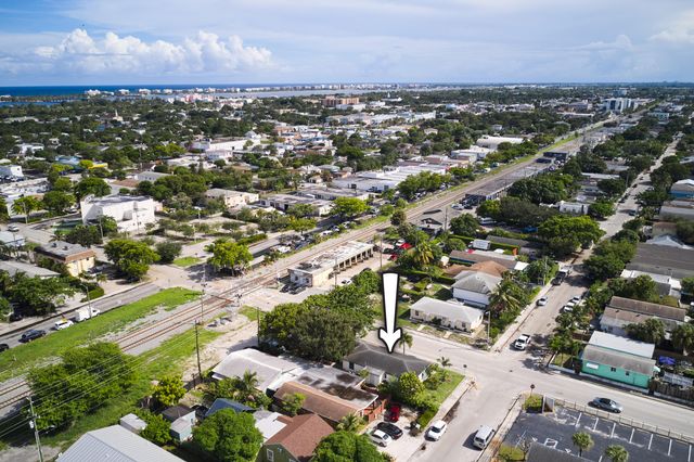 1114 7th Avenue N, Lake Worth Beach, FL 33460