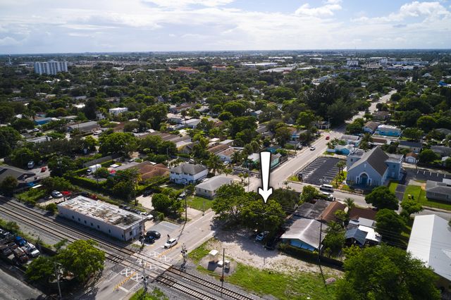 1114 7th Avenue N, Lake Worth Beach, FL 33460