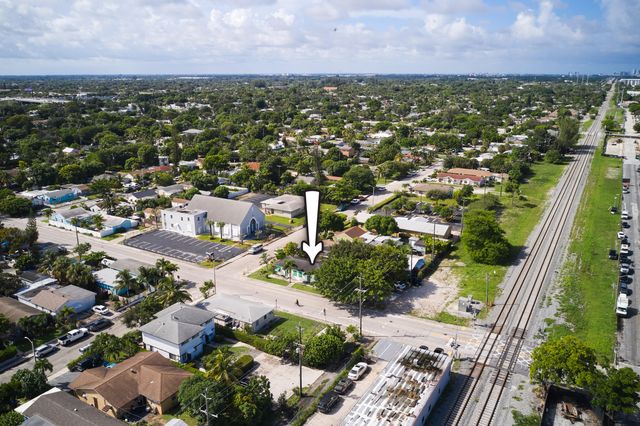 1114 7th Avenue N, Lake Worth Beach, FL 33460