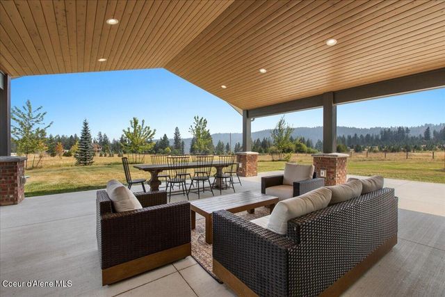 8575 W Haystack LN, Coeur D'alene, ID 83814