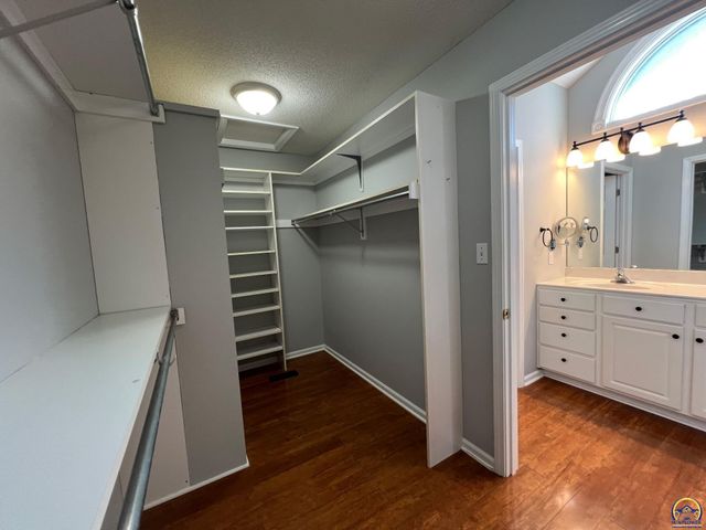 3531 SW Glendale DR, Topeka, KS 66614