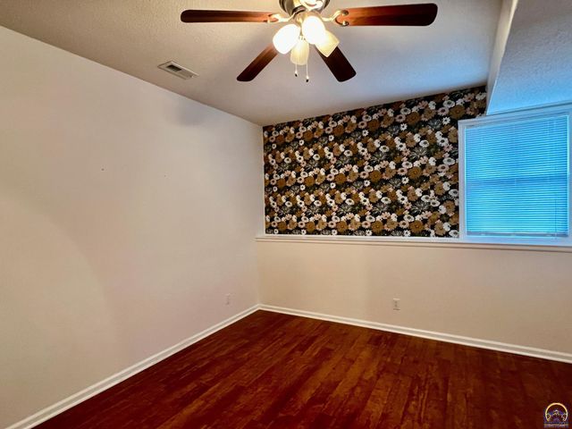 3531 SW Glendale DR, Topeka, KS 66614