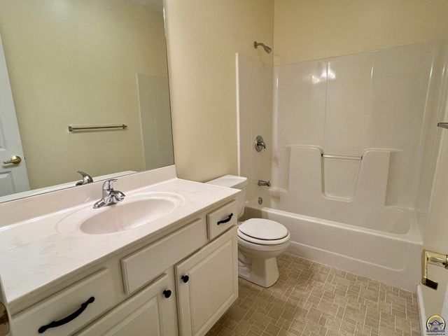 3531 SW Glendale DR, Topeka, KS 66614