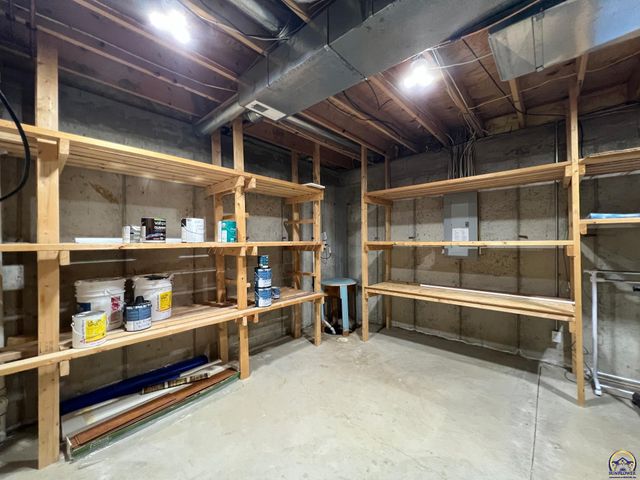 3531 SW Glendale DR, Topeka, KS 66614