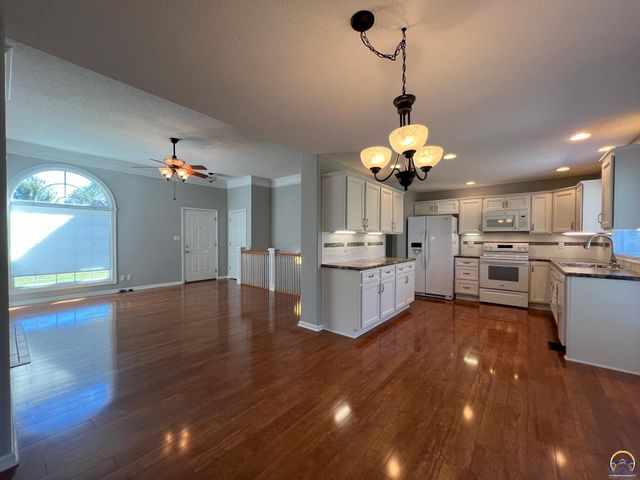 3531 SW Glendale DR, Topeka, KS 66614
