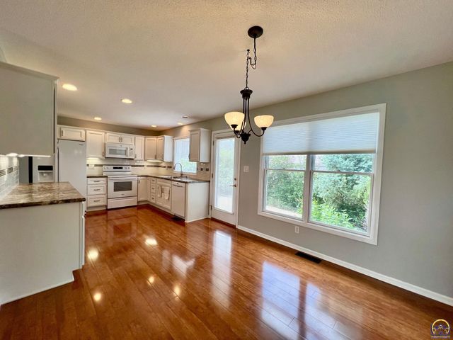 3531 SW Glendale DR, Topeka, KS 66614