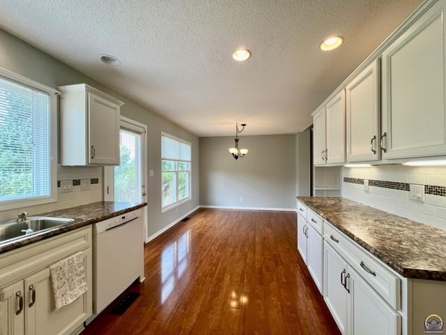 3531 SW Glendale DR, Topeka, KS 66614