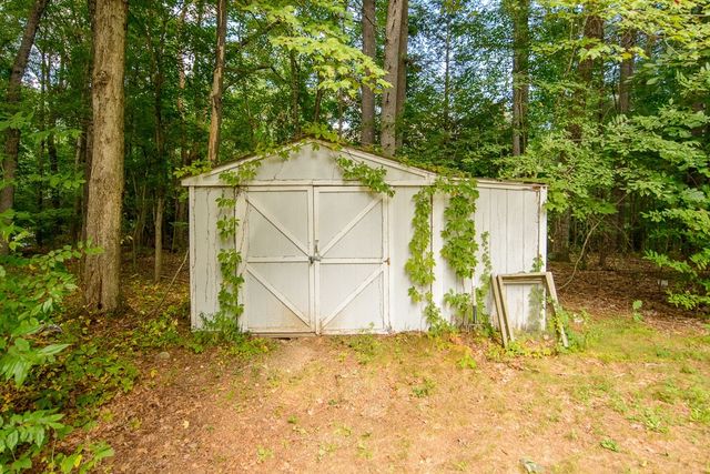 87 Squannacook Rd, Shirley, MA 01464