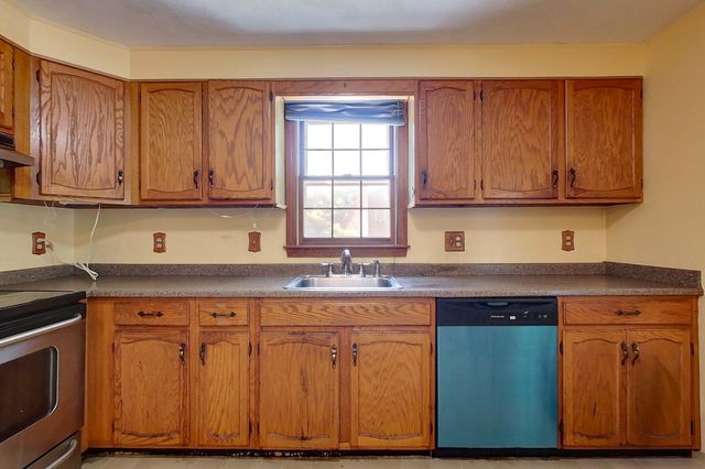 87 Squannacook Rd, Shirley, MA 01464