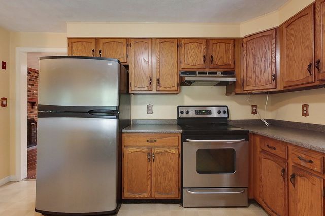 87 Squannacook Rd, Shirley, MA 01464