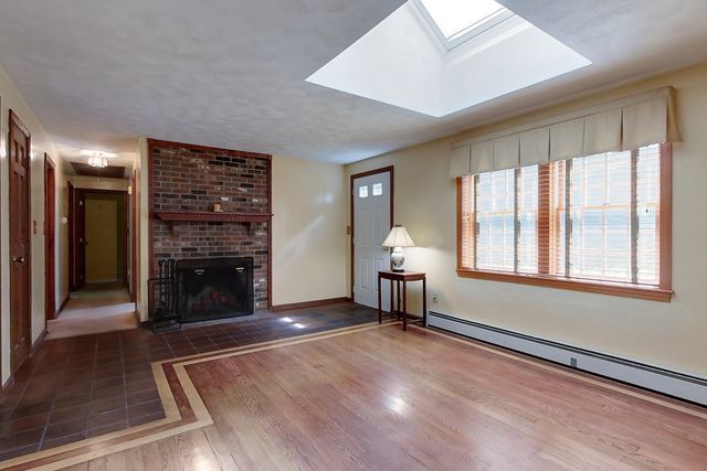 87 Squannacook Rd, Shirley, MA 01464