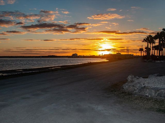 884 MICHELE CIRCLE, Dunedin, FL 34698