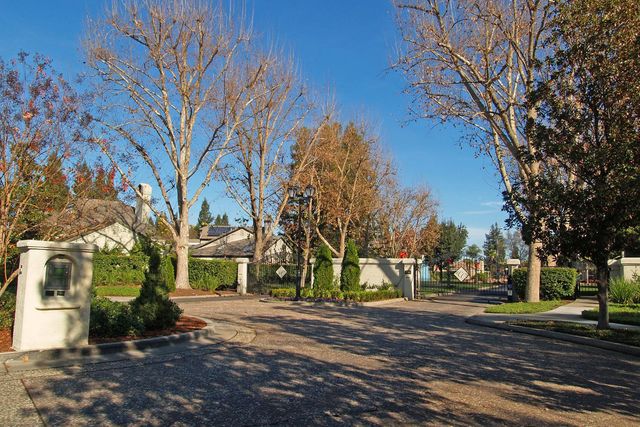 1144 Copper Lantern Ct, Modesto, CA 95355