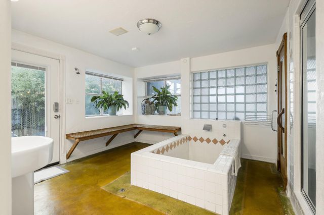 1007 E 8th ST, Austin, TX 78702