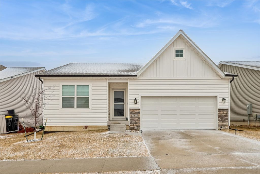 2202 Barry Drive, Adel, IA 50003