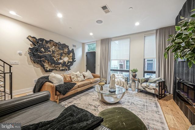 1109 EARL ST, Philadelphia, PA 19125